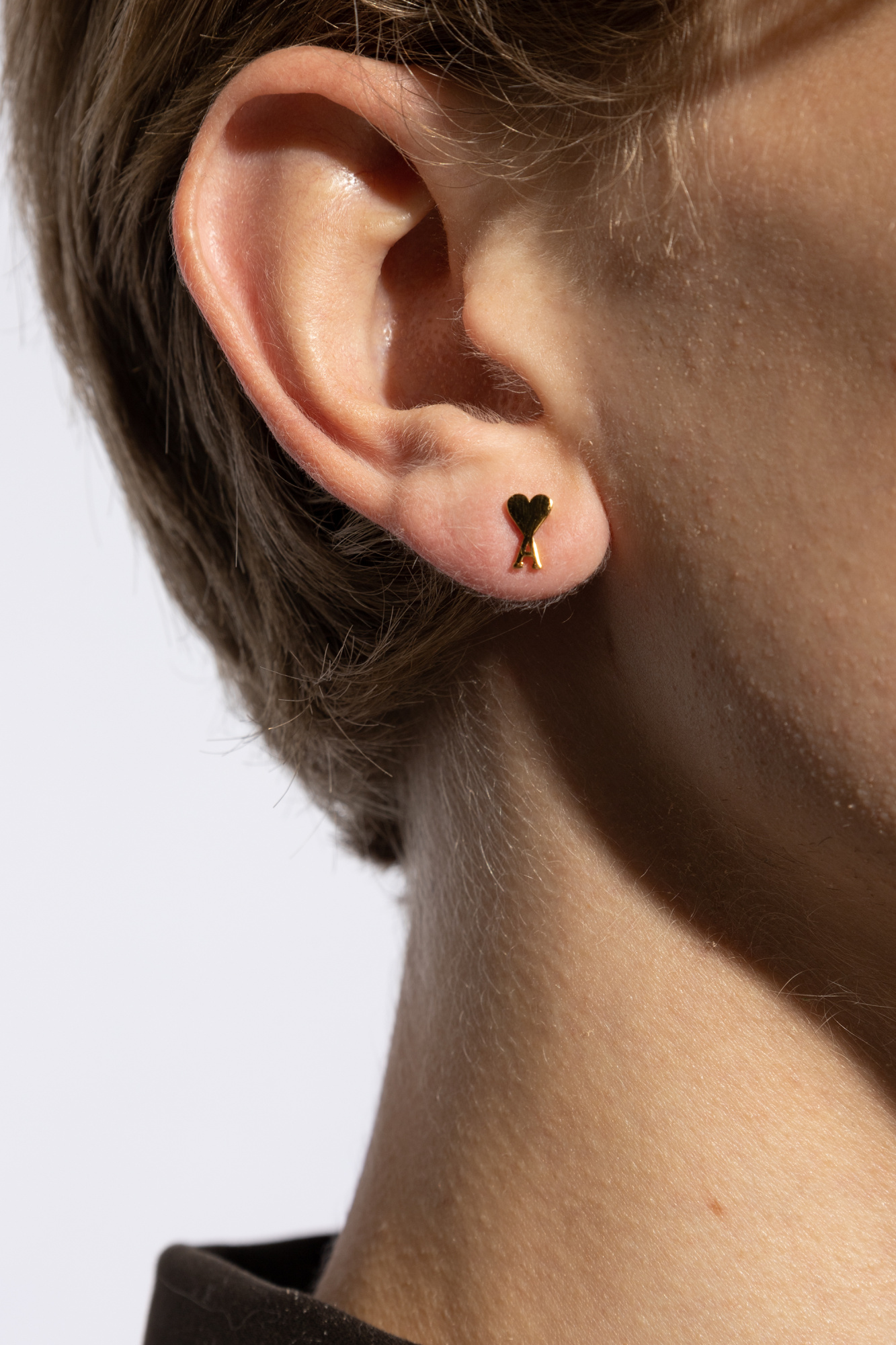 Gold Single earring in the shape of the logo Ami Alexandre